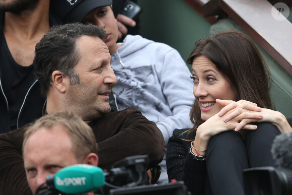 Arthur (Jacques Essebag) et sa compagne Mareva Galanter dans les tribunes de la finale homme des internationaux de France de Roland Garros à Paris le 5 juin 2016. © Moreau-Jacovides / Bestimage