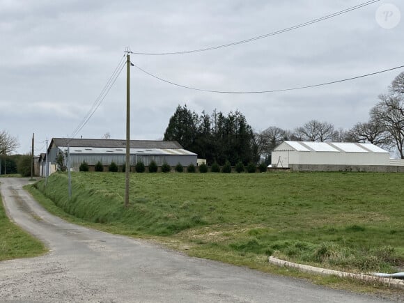 Son corps avait été retrouvé dans un bois en Ille-et-Villaine, un mois après sa disparition.
Domicile du mari de Magali Blandin à Montauban-de-Bretagne, Ille-et-Vilaine, France, le 21 mars 2021. Mort de Magali Blandin: son mari et ses beaux-parents mis en examen pour meurtre et complicité de meurtre. © Ronan Houssin/Panoramic/Bestimage