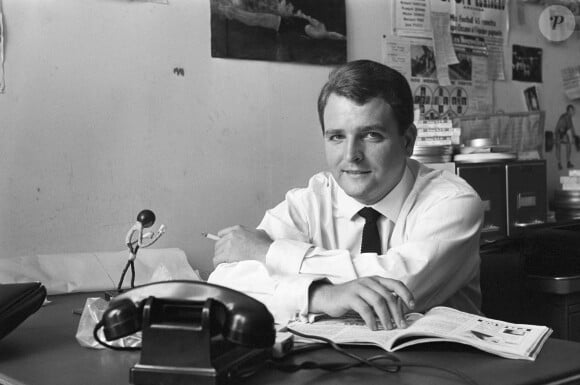 Archives - En France, à Paris, portrait du journaliste Jean-Michel Leulliot assis à son bureau, bras croisés. Le 9 juin 1966 © Bernard Leguay via Bestimage