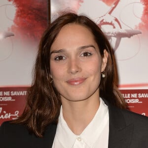 Camille Lou au photocall de la générale de presse du spectacle musicale "Les Souliers Rouges" aux Folies Bergères à Paris, France, le 4 février 2020. © Veeren/Bestimage