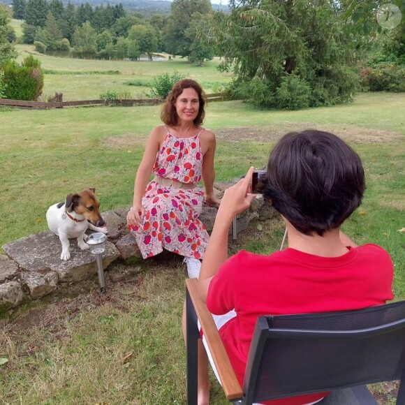 Sur chacune d'entre elle, on peut apercevoir son fils de dos.
Dominique Lagrou-Sempère et son fils sur Instagram.