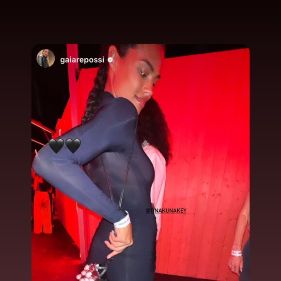 Mais si l'ancien époux de Monica Bellucci et père de leurs filles Deva et Leonie Cassel, s'éclate, Tina Kunakey sa compagne n'est absolument pas en reste.
Tina Kunakey en vacances