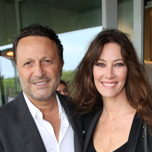 Avec sa femme Mareva Galanter, il a eu une fille prénommée Manava.
Arthur et Mareva Galanter au déjeuner de la finale Messieurs de France Télévision (jour 15) sur la terrasse de France Télévision lors des Internationaux de France de Tennis de Roland Garros 2022 à Paris, France, le 5 Juin 2022. © Bertrand Rindoff/Bestimage