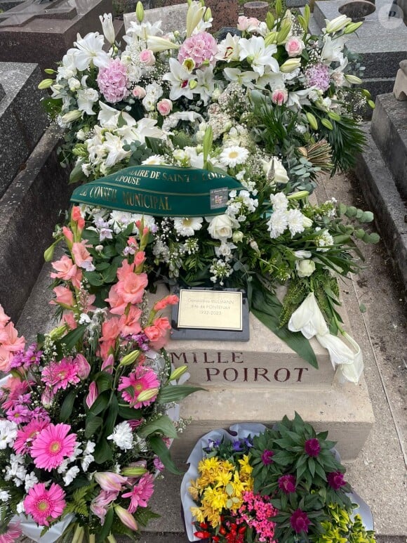 Geneviève de Fontenay a rendu son dernier souffle, à l'âge de 90 ans, alors que nombreux la pensaient immortelle.
Des photos de la tombe de Geneviève de Fontenay au cimetière parisien d'Ivry-sur-Seine