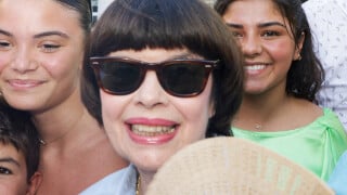 PHOTOS Mireille Mathieu "en liberté" : la chanteuse s'offre un bain de foule malgré les rumeurs