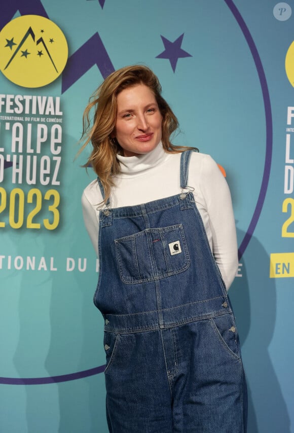 Julia Piaton (enceinte) pour le film "Les petites victoires" - Photocall lors de la 26ème édition du festival international du film de comédie de l'Alpe d'Huez le 19 janvier 2023. © Dominique Jacovides / Bestimage  Photocall at the 26th edition of the Alpe d'Huez International Comedy Film Festival