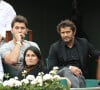 Tximista Lizarazu se trouve actuellement en Italie et il n'est pas seul
Bixente Lizarazu et son fils Tximista - Les célébrités dans les tribunes lors des internationaux de France de Roland-Garros à Paris, le 2 juin 2017. © Dominique Jacovides-Cyril Moreau/Bestimage