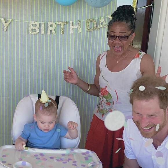 Le prince Harry, duc de Sussex et Meghan Markle, duchesse de Sussex, avec leurs enfants Archie et Lilibet. ©Backgrid USA / Bestimage