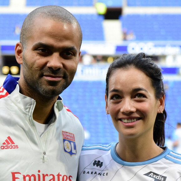 "Quand tu as mangé trop de pâtes à l'after party", s'amuse Alizé Lim malgré tout
 
Tony Parker et sa compagne Alize Lim lors du match de football caritatif entre l'OL Légendes et la team Unicef au Groupama Stadium à Lyon en faveur des enfants d'Ukraine et pour célébrer les 20 ans du premier titre de Champion de France de l Olympique Lyonnais le 10 mai 2022. © Romain Doucelin / Bestimage