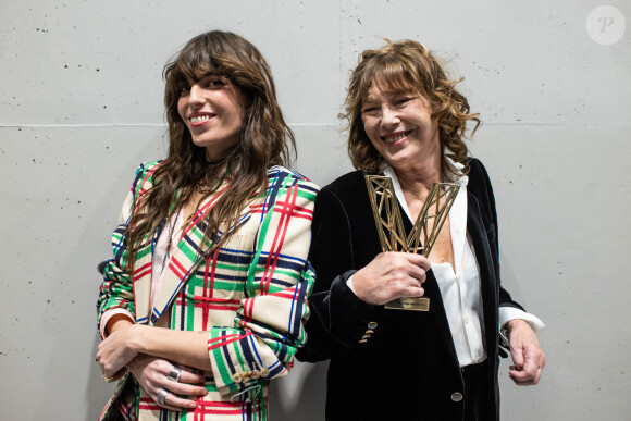 Lou Doillon et sa mère Jane Birkin - Backstage de la 36ème édition des Victoires de la Musique à la Seine Musicale à Boulogne-Billancourt, France, le 12 février 2021. © Cyril Moreau/Bestimage 