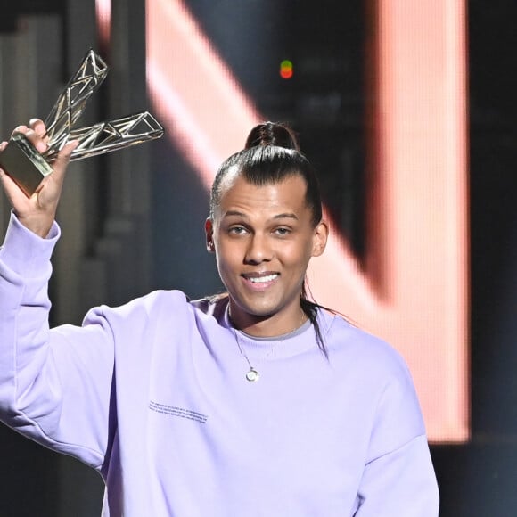 En effet, cela fait aujourd'hui dix ans que son album Racine Carré est sorti.
Le chanteur Stromae (Artiste masculin et Album "Multitude") lors de la 38ème cérémonie des Victoires de la musique à la Seine musicale de Boulogne-Billancourt, France, le 10 février 2023. © Coadic Guirec/Bestimage 