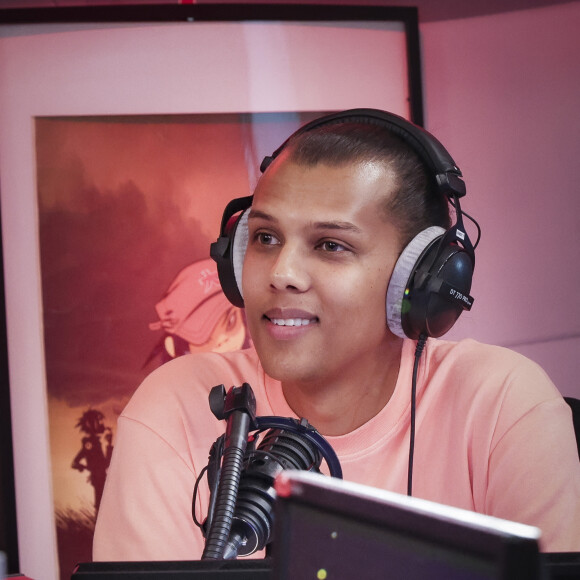 Un album qui a tout changé pour lui mais qui a aussi occasionné des troubles psychologiques.
Exclusif - Stromae - Emission "Le Morning Sans Filtre" sur Virgin Radio diffusé en direct de 6h à 9h30, Paris le 29 septembre 2022. © Jack Tribeca / Bestimage