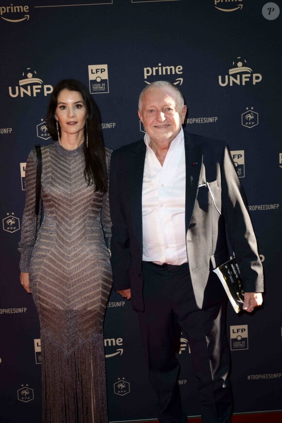 Jean Michel Aulas et sa nouvelle compagne au photocall de la 31ème cérémonie des "Trophées UNFP" au Pavillon Gabriel. Paris, le 28 mai 2023.