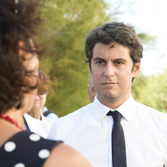 Gabriel Attal a accepté de revenir sur sa vie privée pour nos confrères de "Gala"
Gabriel Attal, ministre de l'Education nationale, en visite dans les établissements scolaires de Castelnau Le Lez (Hérault), le 27 juillet 2023, pour y évoquer l'immense chantier de la rénovation énergétique dans les écoles. © Valentina Claret / Panoramic / Bestimage 