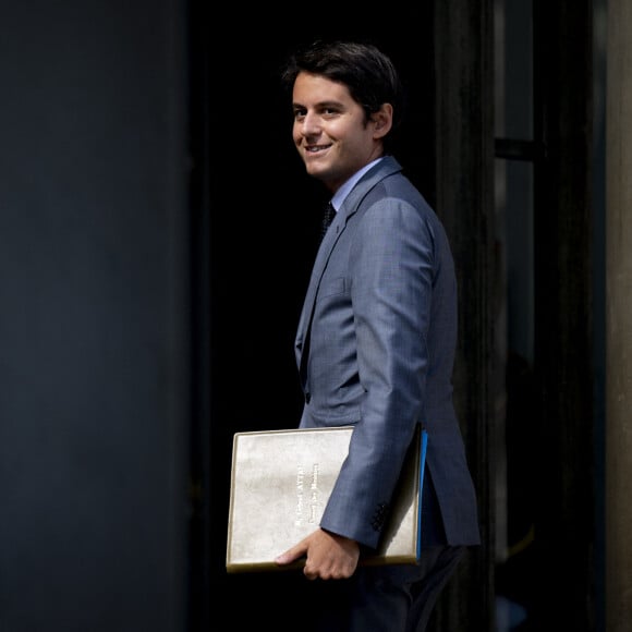 Gabriel Attal - ministre de l Education nationale et de la Jeunesse - Arrivées au conseil des ministres au palais présidentiel de l'Elysée à Paris, France, le 21 juillet 2023. La présidence française a officialisé le remaniement du gouvernement français le 20 juillet 2023 avec huit nouveaux membres d'un gouvernement qui compte 41 ministres au total. © Jean-Baptiste Autissier/Panoramic/Bestimage 