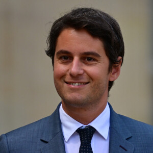 Le nouveau ministre français de l'Éducation Gabriel Attal - Sortie du conseil des ministres au palais présidentiel de l'Elysée à Paris, France, le 21 juillet 2023. La présidence française a officialisé le remaniement du gouvernement français le 20 juillet 2023 avec huit nouveaux membres d'un gouvernement qui compte 41 ministres au total. 