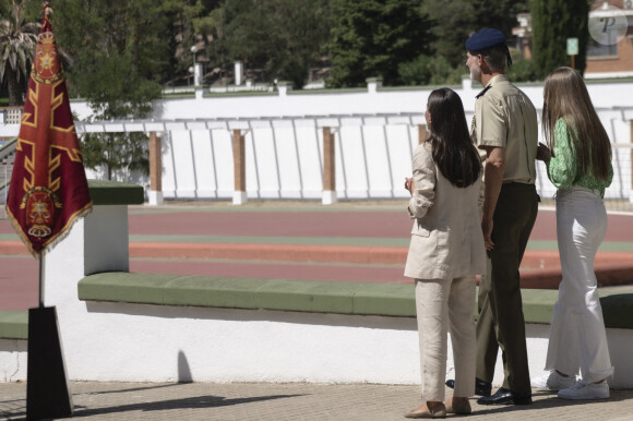 La princesse Leonor arrive en famille à l'académie militaire de Saragosse pour sa formation de cadette, le 17 août 2023. 