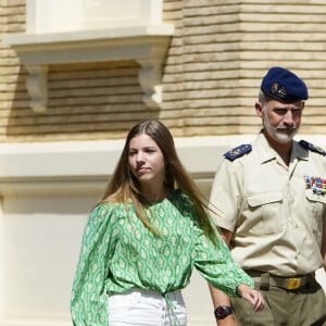 La princesse Leonor arrive en famille à l'académie militaire de Saragosse pour sa formation de cadette, le 17 août 2023.