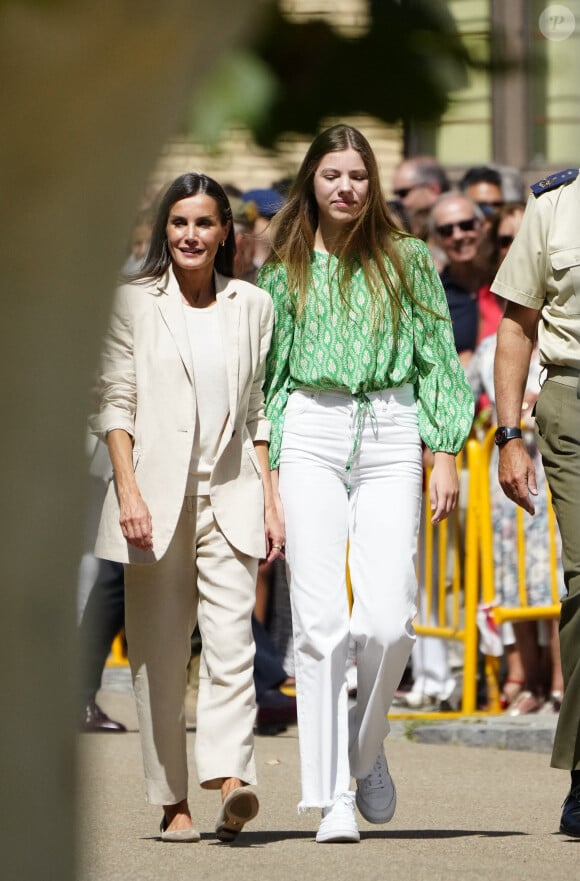 La princesse Leonor arrive en famille à l'académie militaire de Saragosse pour sa formation de cadette, le 17 août 2023.