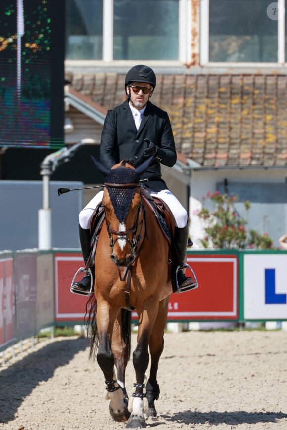 Guillaume Canet participe au Jumping International de la Baule sur son cheval James Bond du Bec le 10 juin 2023. © Laetitia Notarianni / Bestimage 