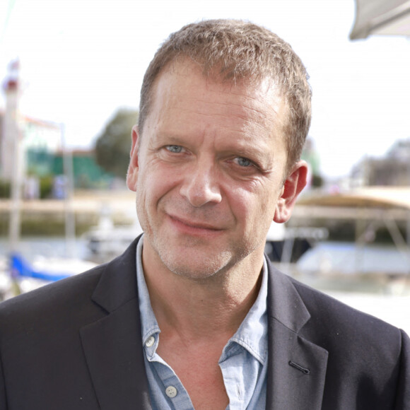 Jonathan Zaccaï - Photocall de "L'homme de nos vies" lors de la 24ème édition du Festival de la Fiction TV de La Rochelle. Le 14 septembre 2022 © Christophe Aubert via Bestimage