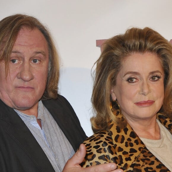 "Je ne sais pas ce qu'ils ont écrit sur Gérard, mais ils ont fait la même chose sur moi, un été, et c'était immonde", a-t-elle déclaré dans "Society".
Catherine Deneuve, Gérard Depardieu - Avant-première d'"Astérix et Obélix: Au service de sa Majesté" au grand Rex à Paris le 30 Septembre 2012.