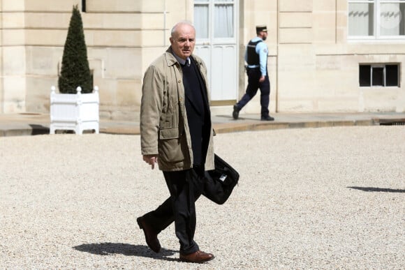 Parti en vacances en Ariège, il a chuté lors d'une randonnée.
Le Général Jean-Louis Georgelin, représentant spécial du Président pour la reconstruction de Notre-Dame à la sortie du conseil des ministres, au palais de l'Elysée, à Paris, France, le 3 mai 2023 © Stéphane Lemouton/Bestimage 