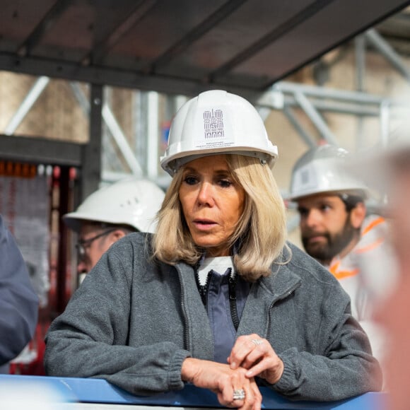 Sa mort a été officialisée en fin de journée.
Le général Jean Louis Georgelin, président de l'établissement public charge de la restauration et de la conservation de Notre Dame et Brigitte Macron, Première Dame - Le président de la République française et candidat du parti centriste La République en marche (LREM) à la réélection et sa femme la Première Dame visitent le chantier de la Cathédrale de Notre-Dame de Paris, France, le 15 avril 2022. © Romain Gaillard/Pool/Bestimage 