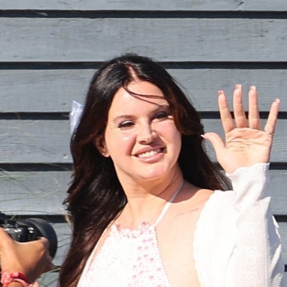 Lana Del Rey - Célébrités au Mariage de Margaret Qualley (fille d'A. MacDowell) et Jack Antanoff à Beach Haven, États Unis le 19 Août 2023. 