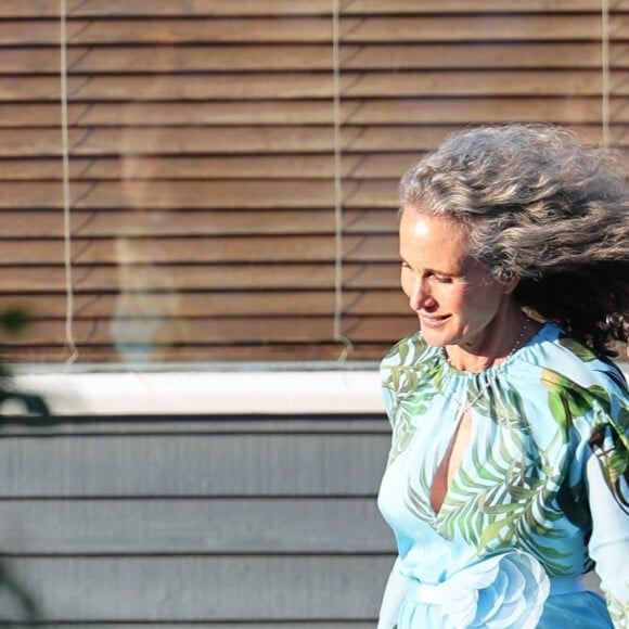Andie MacDowell, son autre fille Rainey et son ex-mari Paul étaient bien sûr invités.
Andie MacDowell au Mariage de sa fille Margaret Qualley et Jack Antanoff à Beach Haven, États Unis le 19 Août 2023. 