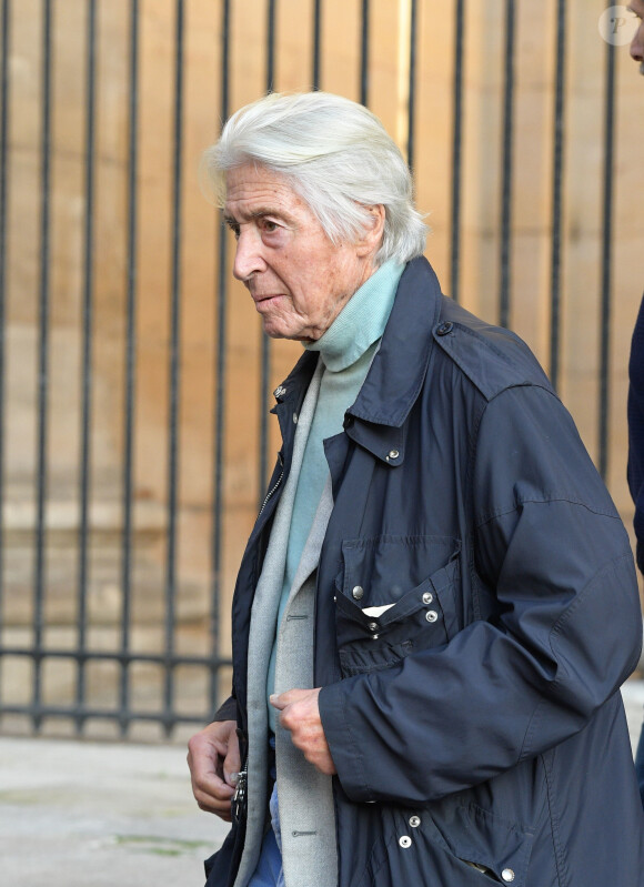 Pierre Cornette de Saint-Cyr était un coommissaire-priseur et marchand d'art connu du tout-Paris.
Pierre Cornette de Saint-Cyr - Sorties des obsèques de Marie Laforêt en l'église Saint-Eustache à Paris. ©Agence / Bestimage