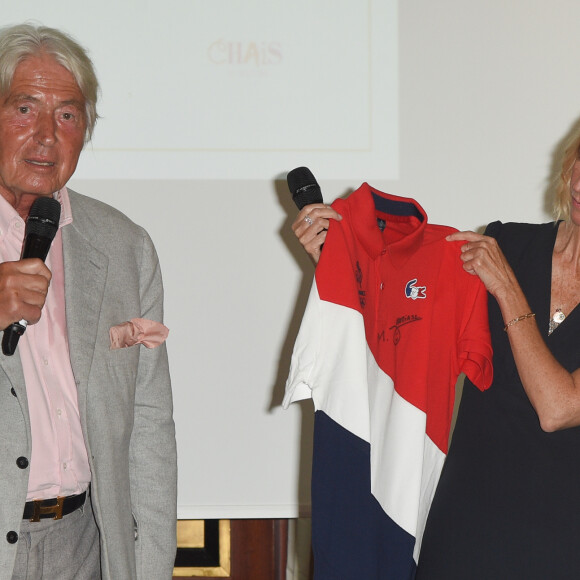 Pierre Cornette de Saint-Cyr et Sandrine Kiberlain - Vente aux enchères "Les Vendanges Solidaires Barriére" au Fouquet's, Hôtel Barrière à Paris le 18 juin 2018. © Coadic Guirec/Bestimage
