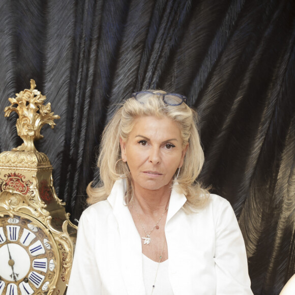 Exclusif - Caroline Margeridon - Rendez-vous avec Caroline Margeridon, dans sa boutique du Marché Biron aux Puces de Saint-Ouen à Paris. Le 6 mai 2023 La célèbre acheteuse de l'émission Affaire conclue" sera une des participantes de la saison 2 du jeu "Les traitres", qui démarrera le 12 juillet sur M6 © Jack Tribeca / Bestimage 