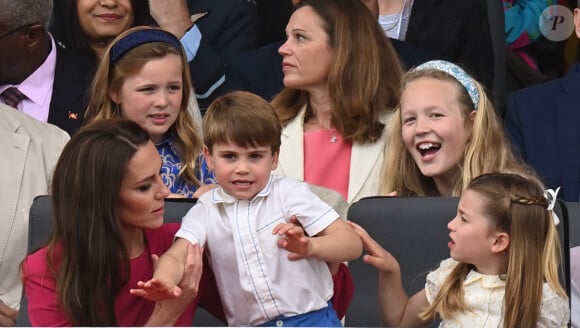 Kate Catherine Middleton, duchesse de Cambridge, le prince Louis, la princesse Charlotte, Mia Tindall - La famille royale d'Angleterre lors de la parade devant le palais de Buckingham, à l'occasion du jubilé de la reine d'Angleterre. le 5 juin 2022