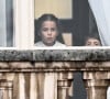 On la voit assise sur un canapé rouge, à table, ou devant les murs en pierres d'un château.
La princesse Charlotte de Cambridge - La famille royale regarde la grande parade qui clôture les festivités du jubilé de platine de la reine à Londres le 5 juin 2022. 