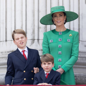 Le prince George, le prince Louis, Kate Catherine Middleton, princesse de Galles - La famille royale d'Angleterre sur le balcon du palais de Buckingham lors du défilé "Trooping the Colour" à Londres. Le 17 juin 2023