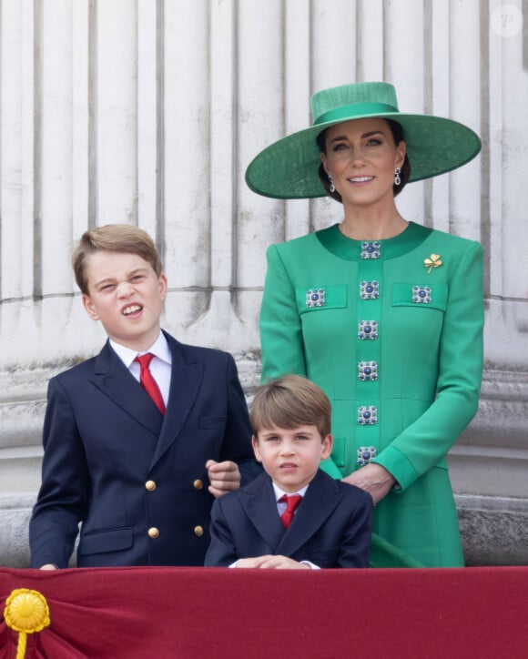 Le prince George, le prince Louis, Kate Catherine Middleton, princesse de Galles - La famille royale d'Angleterre sur le balcon du palais de Buckingham lors du défilé "Trooping the Colour" à Londres. Le 17 juin 2023