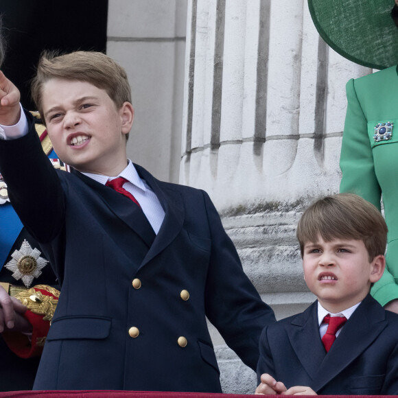 Le prince George, le prince Louis de Galles - La famille royale d'Angleterre sur le balcon du palais de Buckingham lors du défilé "Trooping the Colour" à Londres. Le 17 juin 2023