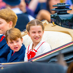 Et tout comme leur soeur Charlotte, ils seront de sacrés beaux gosses ! 
Le prince George, le prince Louis et la princesse Charlotte de Galles - La famille royale d'Angleterre lors du défilé "Trooping the Colour" à Londres. Le 17 juin 2023