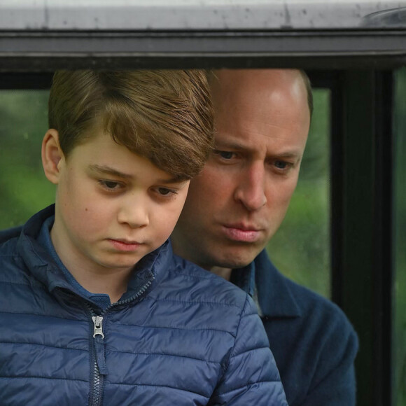 Le prince William, prince de Galles, Le prince George de Galles - Le prince et la princesse de Galles, accompagnés de leurs enfants, participent à la journée du bénévolat "Big Help Out" à Slough, le 8 mai 2023. Cet événement, invitant les Britanniques à effectuer des actions caritatives, marque le point final des festivités du couronnement du roi d'Angleterre et de la reine consort, célébré le 6 mai 2023 à l'abbaye de Westminster à Londres. 