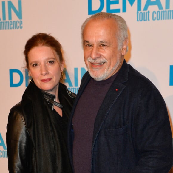 Francis Perrin et sa femme Gersende - Avant première du film "Demain tout commence" au Grand Rex à Paris le 28 novembre 2016. © Coadic Guirec/Bestimage 