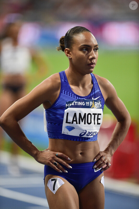 "C'est des choses que le public ne sait pas mais qu'on doit gérer", explique Rénelle Lamote
 
Renelle Lamote (Fra) - 800m - Athlétisme : Meeting de Paris au stade Charletty à Paris le 24 août 2019. © JB Autissier / Panoramic / Bestimage