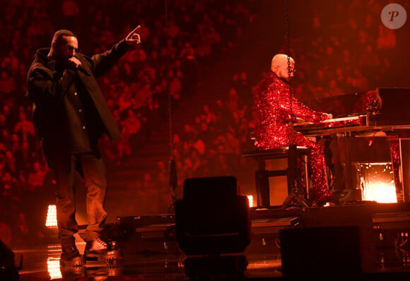 Le musicien et son épouse sont à la tête d'une famille de trois enfants
Exclusif - Sofiane Pamart et Medine - Concert de Sofiane Pamart et ses invités à l'Accor Arena (Bercy) à Paris le 17 novembre 2022. Après avoir rempli deux fois la salle Pleyel, le pianiste Sofiane Pamart s'est produit jeudi soir à Bercy, l'Accor Arena, pour un concert exceptionnel à guichets fermés. Un véritable évènement, puisque c'est la première fois dans l'histoire de la salle qu'un pianiste soliste y joue. Un show total et intense où se mélangent classique, rap, et électro. © Veeren / Bestimage 