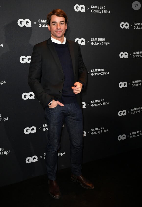 Sur la vidéo, on peut en effet le voir avec une courte barbe sur le visage.
Julian Bugier - Remise des GQ Awards "Les Femmes et les Hommes de l'année 2022" à l'hotel Kimpton St Honoré Paris à Paris le 29 novembre 2022. © Veeren/Bestimage