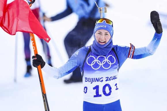 Cette dernière aurait notamment subtilisé la carte bleu de Justine Braisaz-Bouchet pour effectuer des achats en ligne
 
Justine Braisaz-Bouchet est médaille d'or championne olympique en biathlon Mass Start lors des Jeux Olympiques d'hiver Pékin 2022 le 18 février 2022. © Gepa / Panoramic / Bestimage