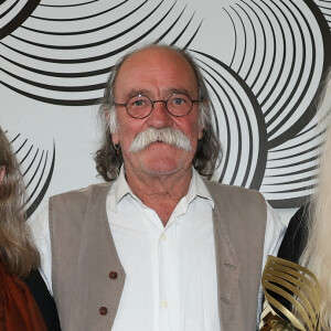 Frédérique Moreau, Yolande Moreau (Valois du scénario pour La Fiancée du poète de Yolande Moreau) et son mari Yves Van der Smissen - Cérémonie de clôture de la 16ème édition du festival du film francophone (FFA) de Angoulême le 27 aout 2023. © Coadic Guirec/Bestimage 
