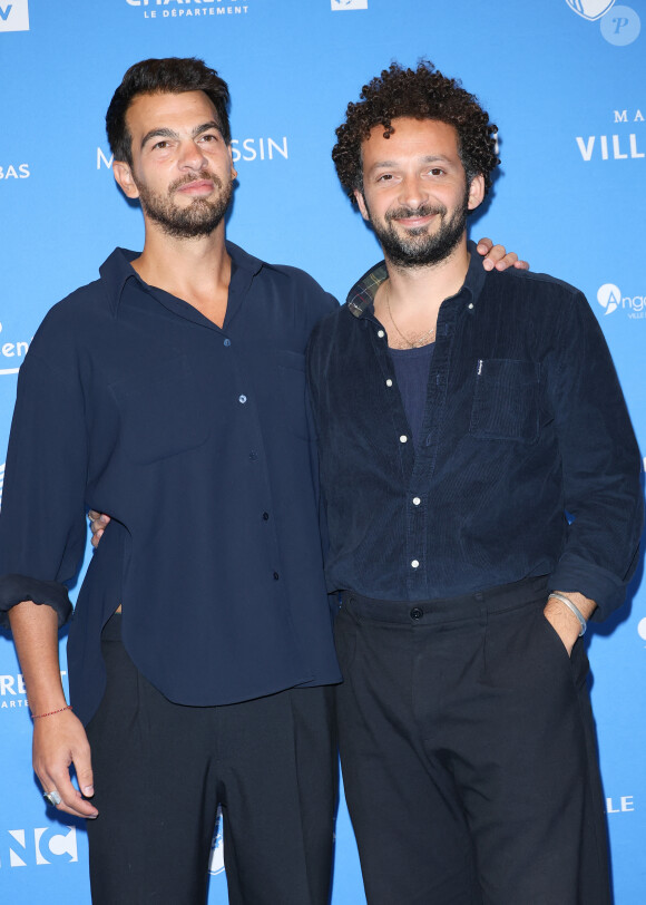 Julien Carpentier (Valois du Public, avec le soutien de TV5 MONDE pour La vie de ma mère)et William Lebghil - Cérémonie de clôture de la 16ème édition du festival du film francophone (FFA) de Angoulême le 27 aout 2023. © Coadic Guirec/Bestimage 