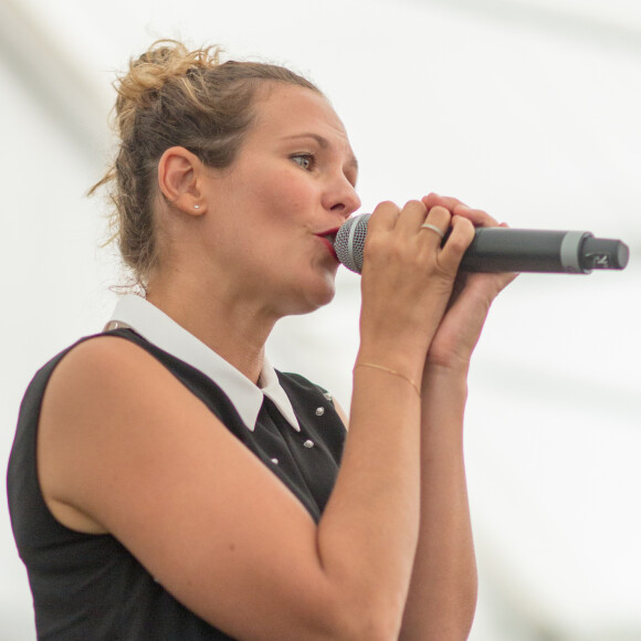 La comédienne s'est confiée sur sa vie de mère et de belle-mère lundi 28 août 2023 dans les colonnes du magazine Télé 7 Jours
Exclusif - La chanteuse Lorie (Laure Pester) - La Première Dame et Laure Pester lors de l'inauguration de la Maison des parents de l'hôpital d'Enfants Margency à Margency. Le 17 septembre 2019 Le mardi 17 septembre 2019 s'est tenue l'inauguration de la nouvelle Maison des Parents de l'Hôpital d'Enfants Margency dans le Val d'Oise en présence du Professeur Jean-Jacques Eledjam, Président national de la Croix-Rouge française, de Jean-Christophe Combe, Directeur Général de la Croix-Rouge française, de Fatima Oudghiri, Directrice de l'Hôpital d'Enfants Margency, de Nathalie Elimas, Députée de la 6ème circonscription du Val d'Oise et Conseillère régionale d'Île-de-France, ainsi que de Christian Renault, Maire de la ville de Margency. Cette cérémonie a été l'occasion de réunir toutes les personnes qui se sont engagées pour mener à bien ce beau projet collectif, notamment Lorie Pester, fidèle marraine de l'Hôpital d'Enfants Margency, et les nombreux partenaires qui ont permis à la Croix-Rouge française de développer cet ambitieux projet porteur d'humanité et de solidarité. Parmi eux : Luc Strehaiano, Président de la communauté d'agglomérations de Plaine Vallée, Daniel Fargeot, Maire d'Andilly, Jean-Pierre Enjalbert, Maire de Saint Prix, Alain Goujon, Maire de Montlignon et bien sûr la Fondation des hôpitaux de Paris-hôpitaux de France, l'Institut National du Cancer, Kia et Vyv. Avec cette nouvelle Maison des Parents, la Croix-Rouge française souhaite aller plus loin en développant l'accueil des parents afin de renforcer le processus thérapeutique global des enfants au sein de l'hôpital. Cette Maison des Parents vient ainsi complèter l'offre proposée par l'Hôpital d'Enfants Margency, établissement de soins de suite et de réadaptation pédiatrique (SSR) considéré comme l'un des fleurons de la filière sanitaire de la Croix-Rouge française. © Moreau-Perusseau / Bestimage 