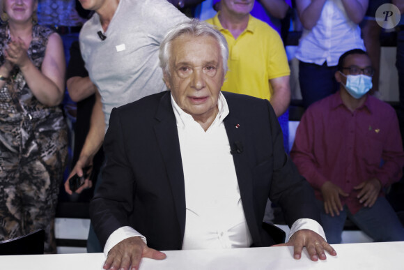 Exclusif - Michel Sardou sur le plateau de l'émission Touche pas à mon poste (TPMP) présentée en direct par C.Hanouna et diffusée sur C8 le 29 août 2022. © Jack Tribeca / Bestimage