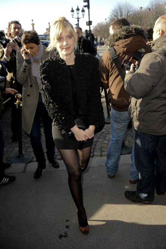 Mélanie Laurent a mis le paquet lors de la fashion week en total look black ! Bravo !